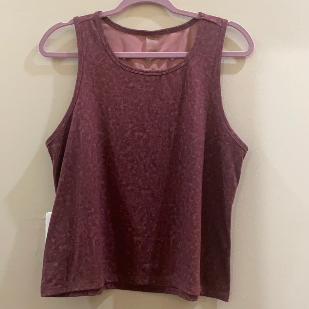 Women’s yoga top. Size large. Light burgundy color.